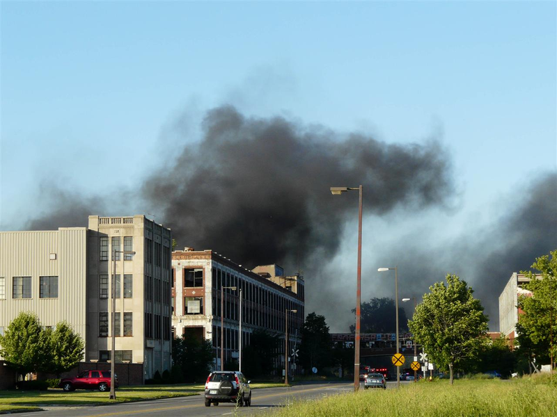 Illustration for article titled Abandoned Detroit Packard Auto Plant Catches Fire